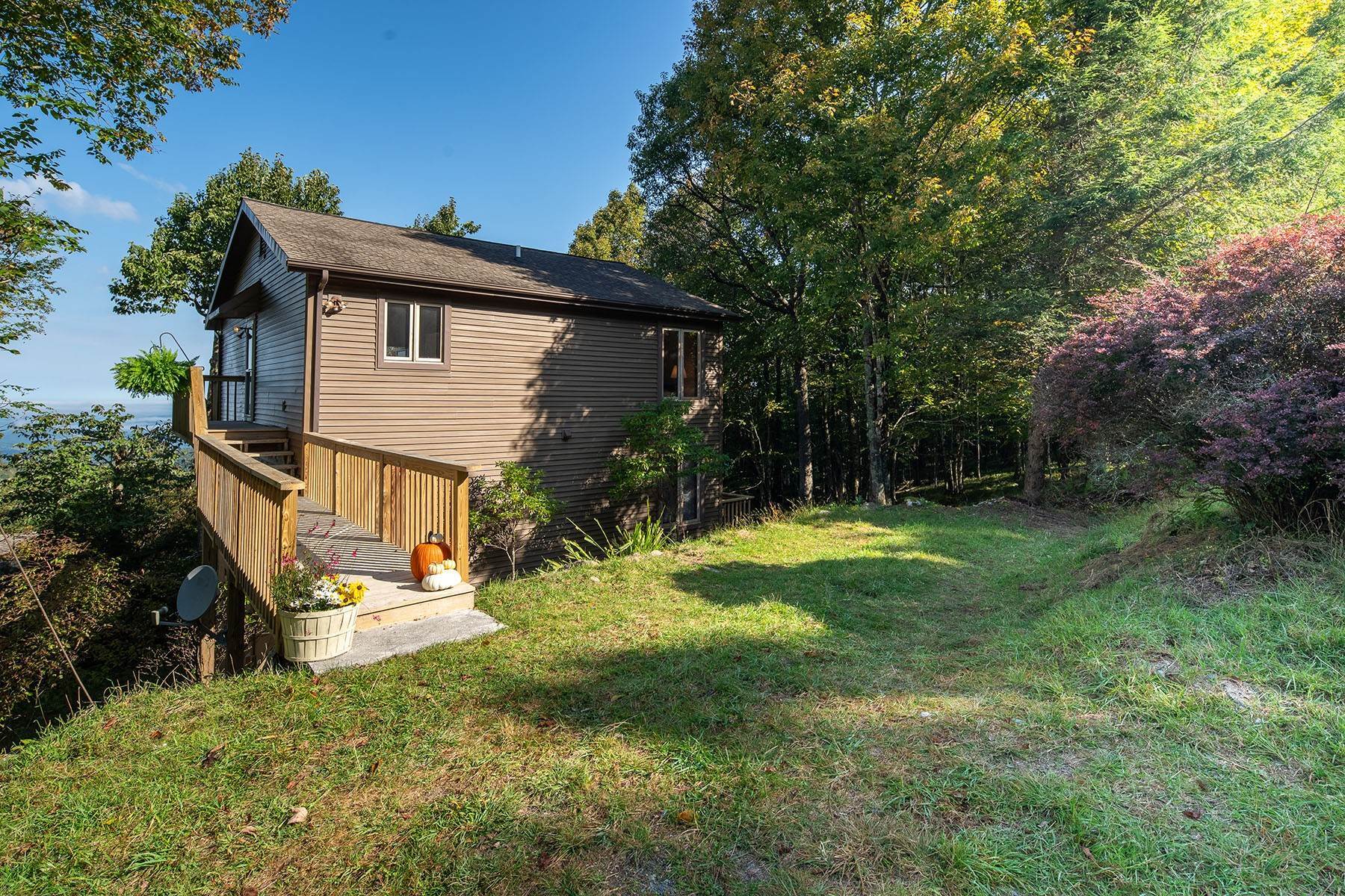 Single Family Homes for Sale at BEECH MOUNTAIN 121 Briarwood Lane Beech Mountain, North Carolina 28604 United States