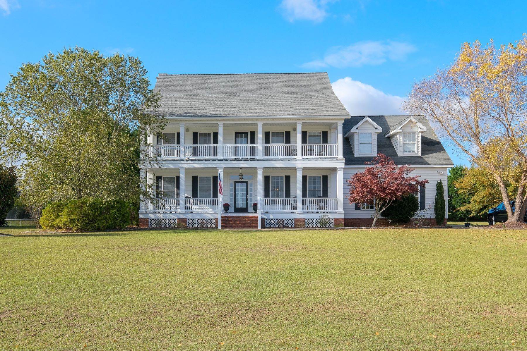 Single Family Homes for Sale at SOUTHERN SURPRISE! 108 Schooner Landing Dr Edenton, North Carolina 27932 United States