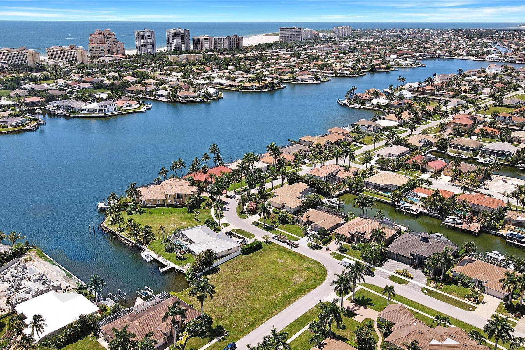 Single Family Homes for Sale at MARCO ISLAND 1113 Lamplighter Court Marco Island, Florida 34145 United States