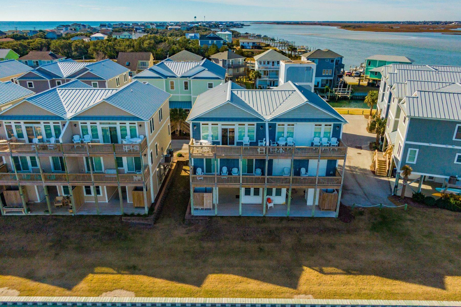 31. Townhouse for Sale at Waterfront Community On Topsail Island 966B Tower Court Topsail Beach, North Carolina 28445 United States