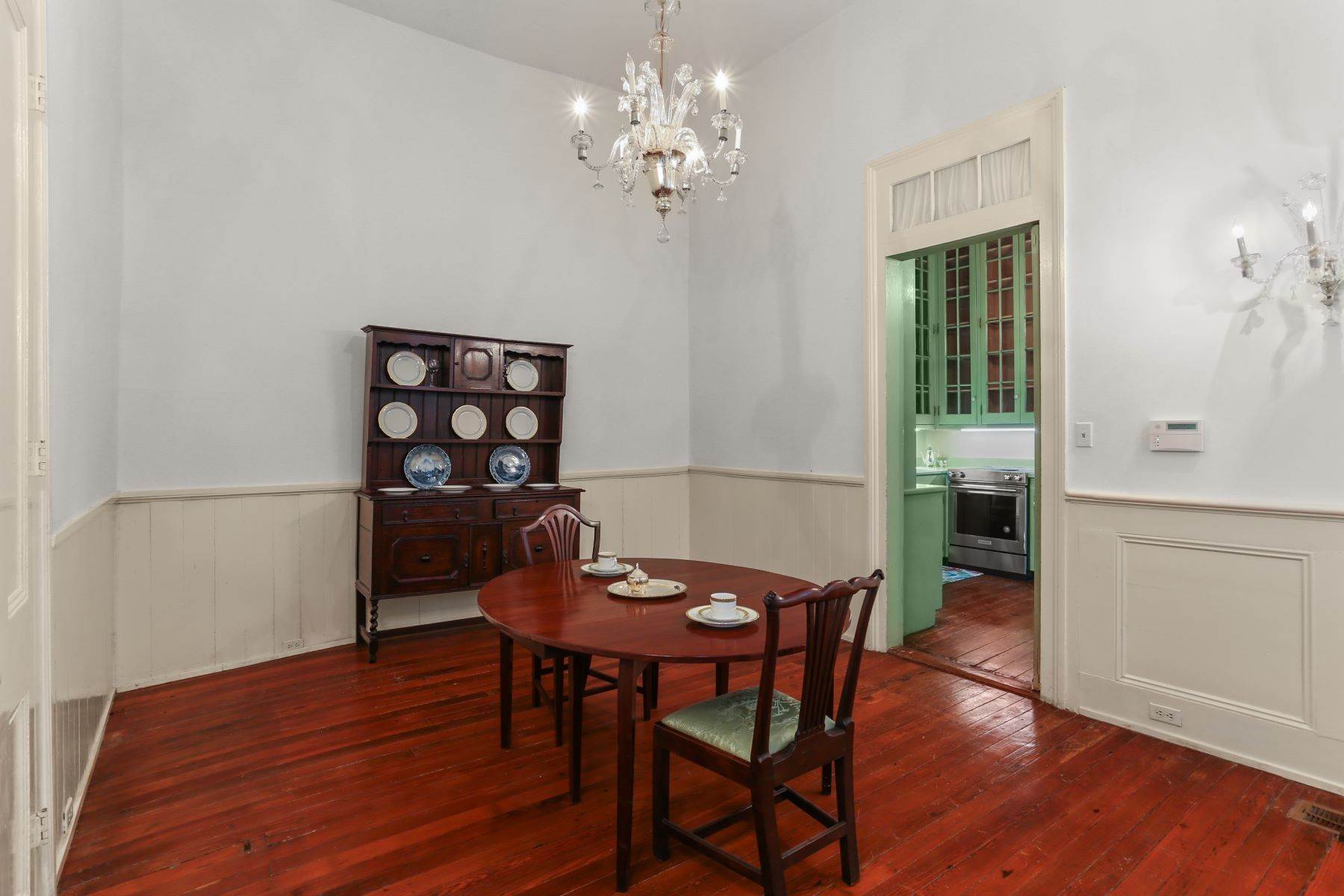 14. Single Family Homes for Sale at 1122 Jackson Avenue New Orleans, Louisiana 70130 United States