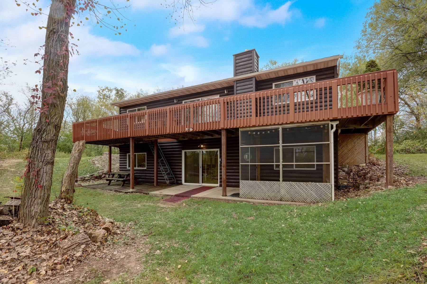 30. Single Family Homes for Sale at 21 Acre Sanctuary in Horicon - Horses Allowed N6854 Noble Rd. Horicon, Wisconsin 53032 United States